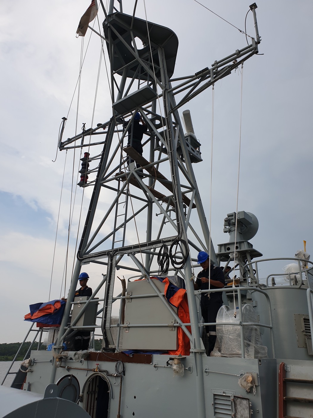 Mast and upper deck of KD Ganas alongside